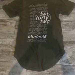 2 42 olive green tee-shirt